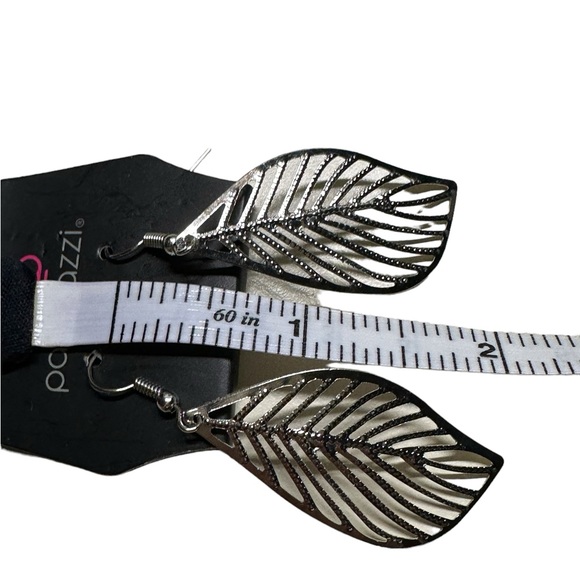 Gifted❌Paparazzi, Necklace & Earrings Set, Sivertone - Picture 7 of 9